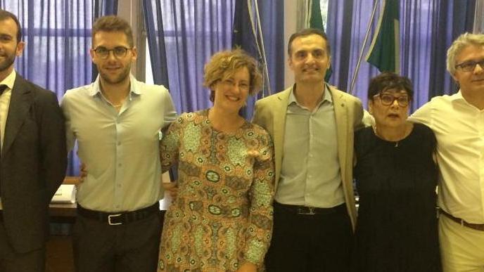 Il nuovo sindaco Agostino Damiolini con la sua squadra di governo