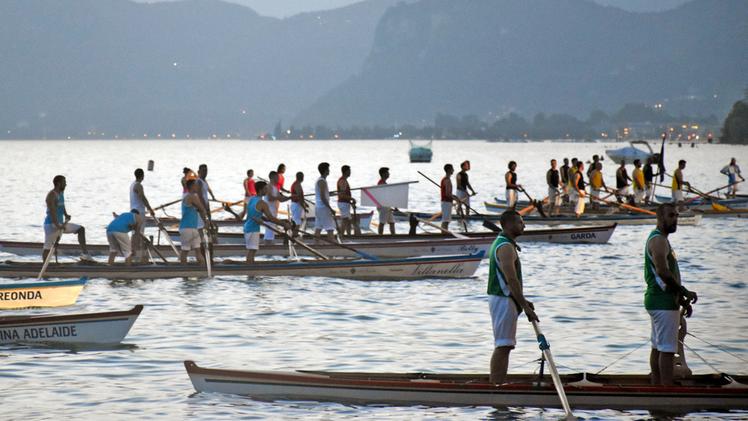 Al via la «Bandiera del lago»: la regata inaugurale a Lazise ha ribadito lo strapotere di Clusanina