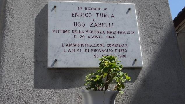 La lapide che ricorda l’uccisione di Turla e Zabelli nel 1944