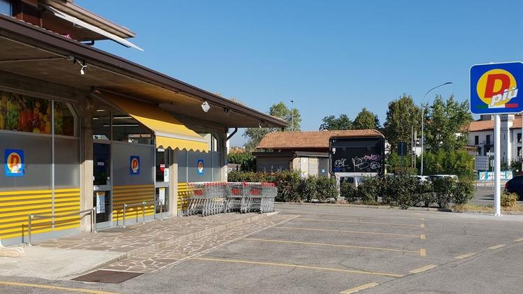Il supermercato «Di Più» finito nel mirino di due fratelli di Chiari fermati dai carabinieri dopo poche ore 