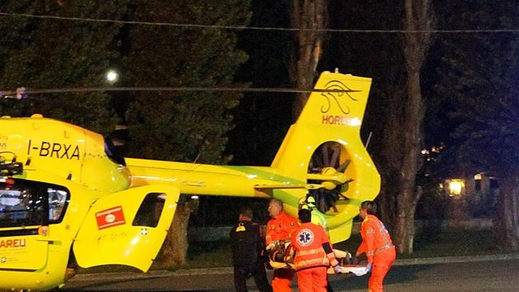 La scena dell’investimento avvenuto venerdì sera a GottolengoIl trasbordo sull’elicottero