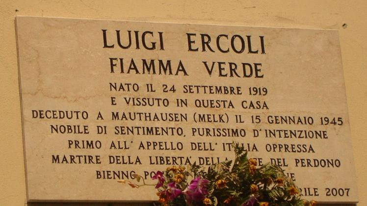 La targa apposta all’esterno della casa dove è nato  Luigi Ercoli