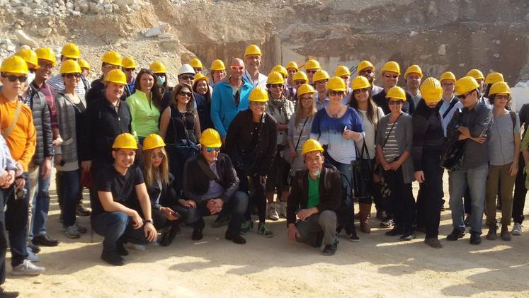 La delegazione di   architetti provenienti da   mezzo mondo durante la visita alle cave di Nuvolera