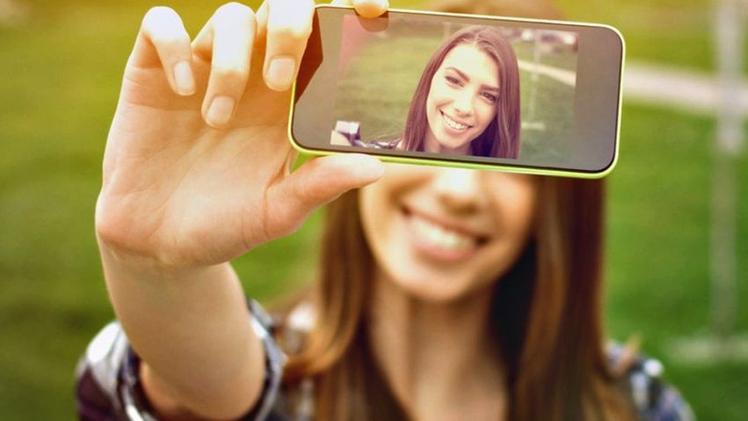Selfie e social possono dare sostanza a rapporti sociali positivi