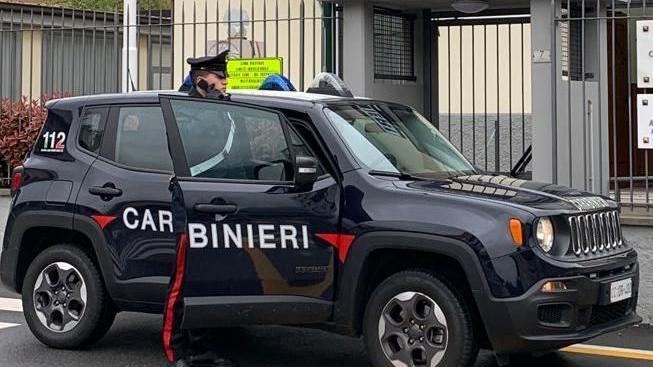Il ladro  è stato bloccato dai carabinieri chiamati dalla vittima