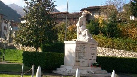 Il monumento ai caduti di Casto