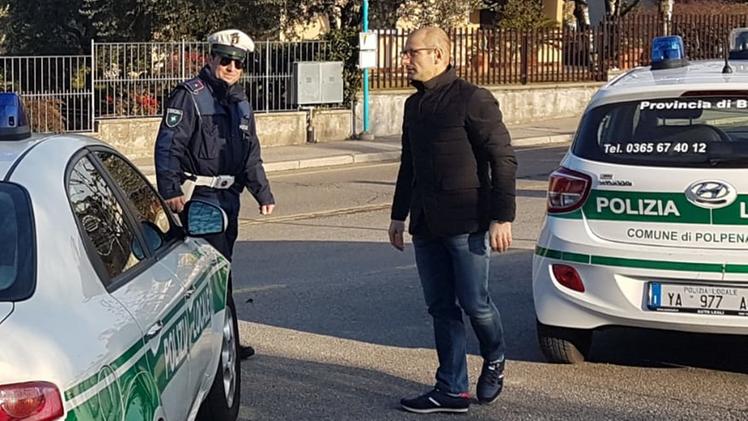 L’assessore Luca Benedetti con il comandante della Polizia locale
