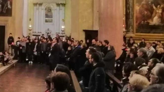 Tantissime persone in Duomo per il commovente addio a Daniele