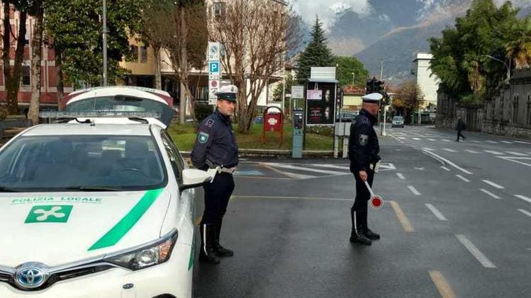 La polizia locale nel mirino dell’ex sindaco di Breno 