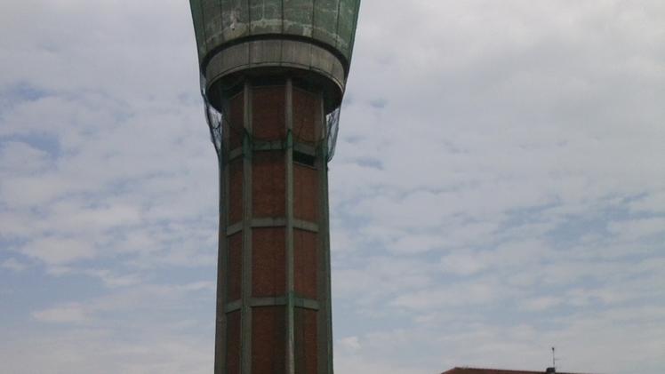 Borgo San Giacomo: un mese per demolire la torre dell’acquedottoLa torre di San Paolo: demolire e ricostruire costerà 870mila euro