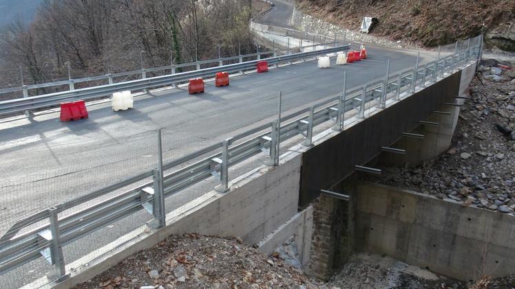 Il punto in cui sarà necessario costruire un muraglioneIl nuovo ponte della ex statale 294 ormai ultimato