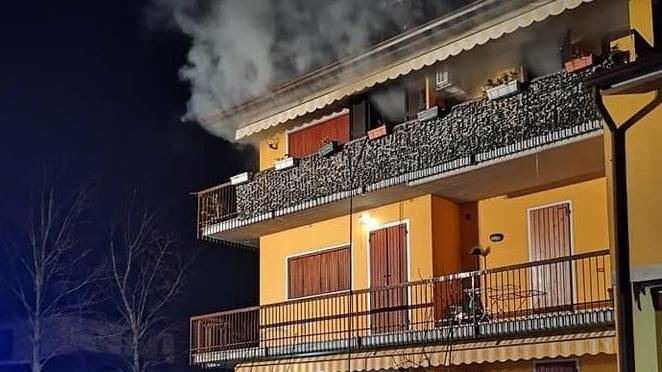 I primi soccorsi al 60enne che si è dato fuoco sulla sua automobile a DesenzanoL’abitazione di Petru Lucaci in fiamme a Carpenedolo