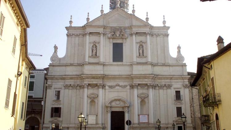 La Basilica di Lonato: attualmente chiusa come tutte le altre chiese