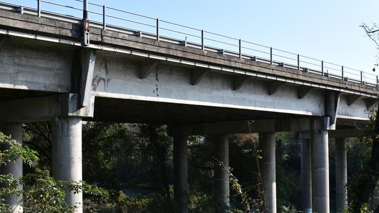 Il ponte sull’Ogliese risale agli anni SessantaIl viadotto costituisce un importante asse di collegamento tra le due industriose province
