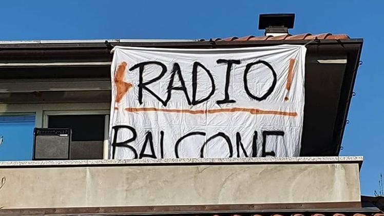 «Radio balcone» trasmette ogni giorno via web da Lodetto di Rovato