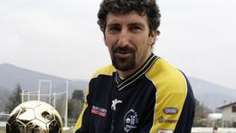 Dario Hubner premiato allo stadio comunale di «Rodengo Saiano» con il Pallone d’Oro 2005