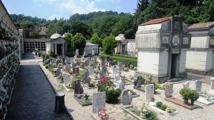 Il cimitero di Sabbio Chiese: da ieri visite ai defunti consentite
