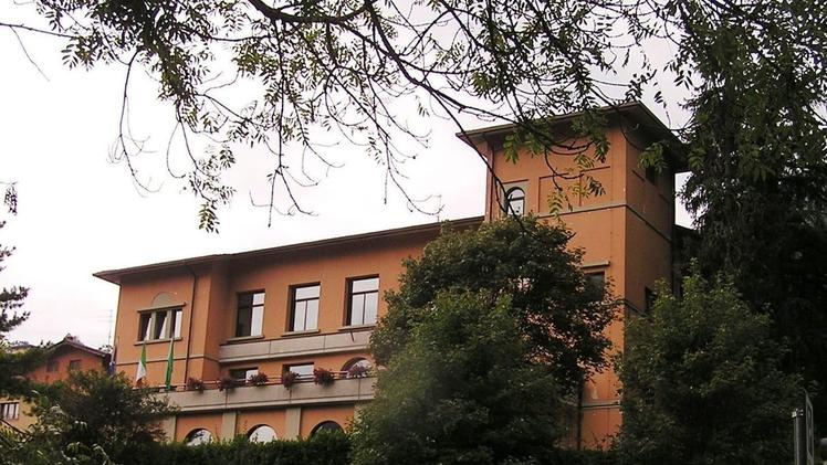 Il palazzo comunale di Angolo Terme