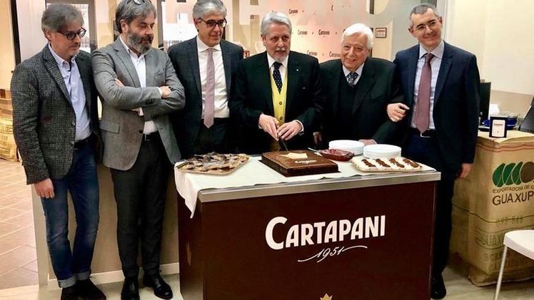 Domenico Cartapani - il secondo a partire da destra - aveva 90 anni 
