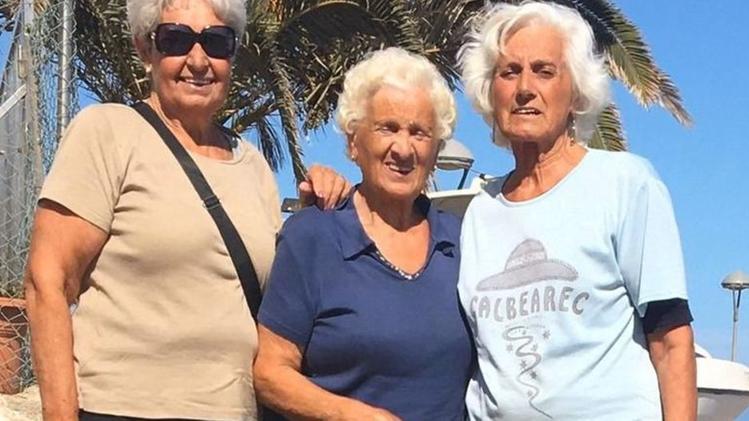 Giuliana, Luigina e Gianna Picchi durante la vacanza diventata un incubo