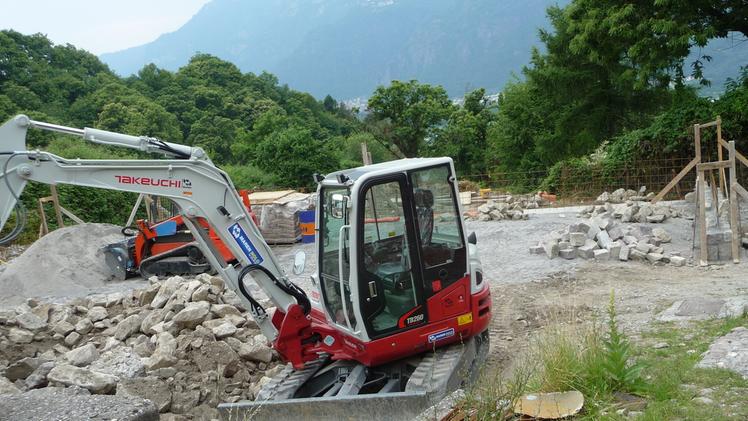 Gianico: lavori in corso lungo via Dosso