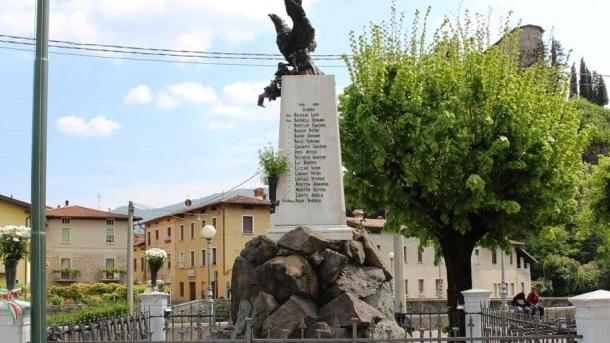 Nella piazza Rocca di Sabbio Chiese arriva una nuova pavimentazioneLavori in arrivo anche attorno al monumento ai Caduti