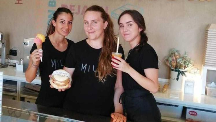 Ylenia, Federica e Rachele, le tre commesse della gelateria «Mille» di Verolanuova