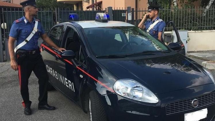 L’assistente sociale è stata minacciata di essere sfregiata con l’acidoL’intervento dei carabinieri ha evitato che la professionista venisse aggredita nel municipio di Cazzago