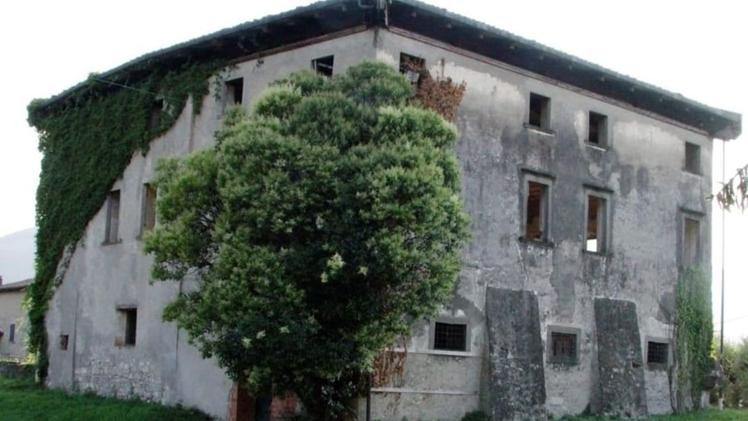 Lo storico edificio destinato  a diventare il polo culturale di Montisola