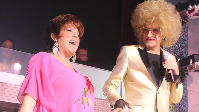 Orietta Berti e Madame SiSi insieme sul palco dell’Art Club Disco