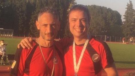 Nicola Rocca a Jesolo con i vertici della sua societàL’atleta paralimpico dopo la nuova medaglia