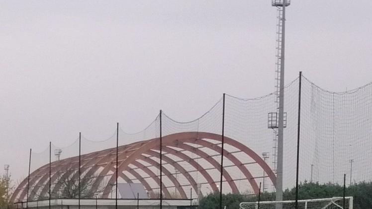 Il palazzetto dello sport   di Castrezzato sarà ricostruito ex novo Il nuovo impianto potrà ospitare anche partite di pallavolo 