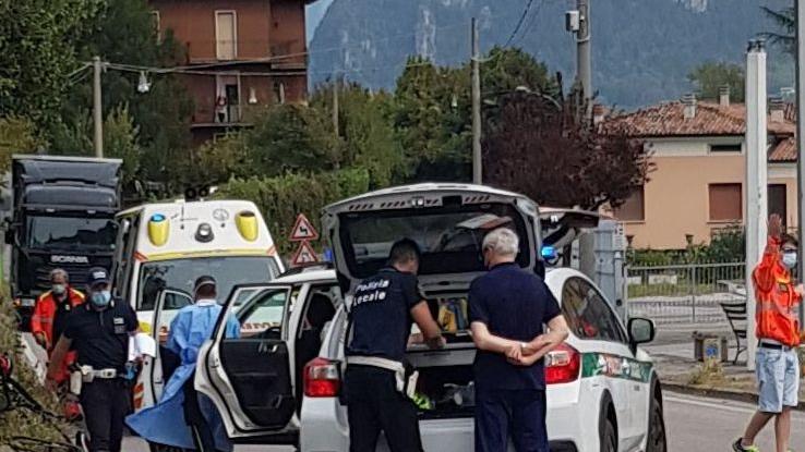 I rilievi della Polizia locale in via Trento a Idro