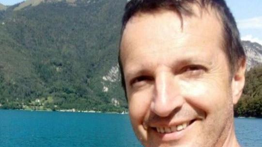 I soccorsi sul luogo dell’incidente accaduto lungo la provinciale del Caffaro nel pomeriggioUn’immagine felice di Oliviero Bertelli deceduto sul lago d’Idro