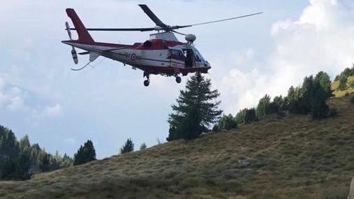 La base operativa dei soccorsi sull’altopiano di MonnoFino a quando il tempo ha retto è stato usato anche un elicottero