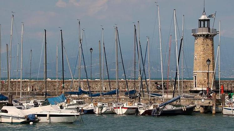 Il porto di Desenzano: i diportisti chiedono maggiore sicurezzaSono 200 le firme raccolte tra i proprietari dei natanti