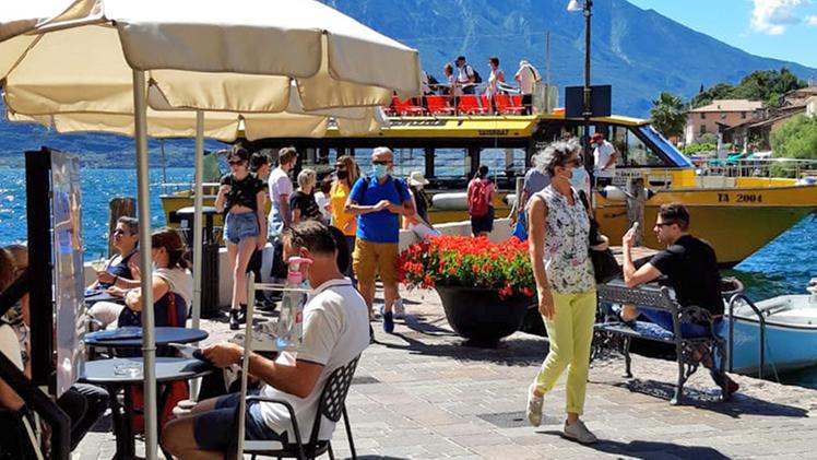 Turisti sul Garda: la riviera bresciana ha lavorato tra il 40 e il 50% delle sue potenzialità ricettive