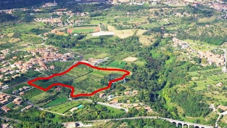 Evidenziata in rosso l’area di via Olivelli, a Roè Volciano, interessata dalla possibile cementificazione
