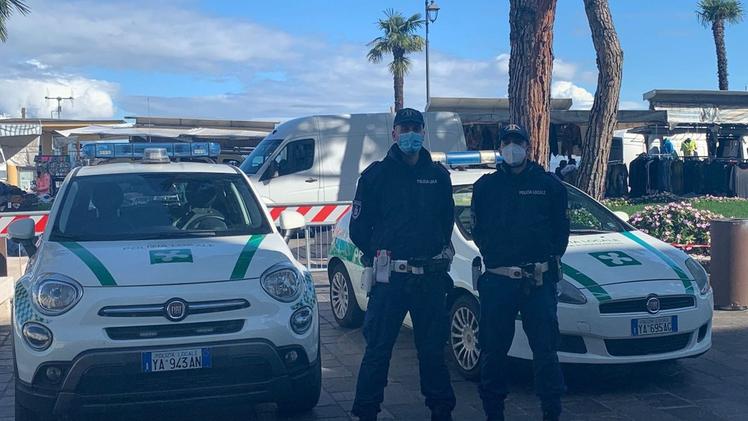 La polizia locale di Desenzano impegnata nei controlli