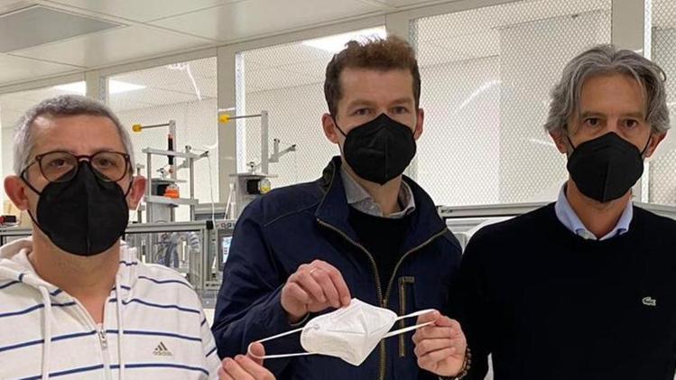 Le mascherine prodotte nei laboratori di Prevalle: grande iniziativa