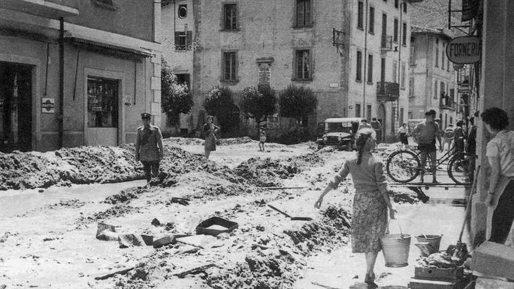 Una foto della tragica alluvione del 1953 che provocò  11 vittime
