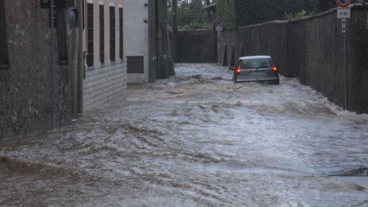 Una delle alluvioni registrate in Franciacorta Il Longherone è uno dei canali potenzialmente più pericolosi Gli allagamenti dei centri urbani sono spesso causati dalla scarsa manutenzione della rete idraulica 