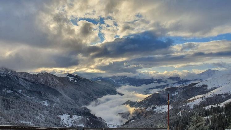 Le cime della zona del Maniva ieri imbiancate per la nevicataAndrea RattiNeve in Valcamonica
