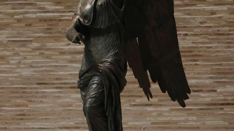 La statua in bronzo venne portata in trionfo il 22 luglio 1826Nuova «regia» di luci per l’opera
