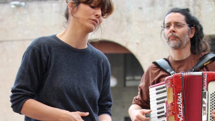 Laura Sirani e Davide Bonetti: mercoledì il live in streaming per il progetto «Concerti dal divano»