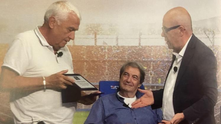 La copertina di «Passione Giovani»: 40 anni di  calcio brescianoGianni Guindani e Ciro Corradini in una foto tratta dal libro
