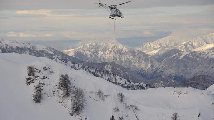 Il giovane è stato caricato in elicottero ma ormai era troppo tardiLe ricerche di dispersi nella neve: purtroppo c’è stata una vittima