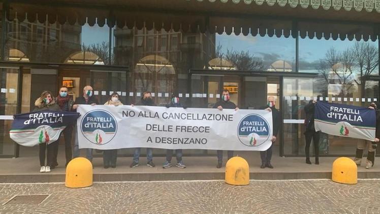 La manifestazione ieri mattina del militanti di Fratelli d’Italia