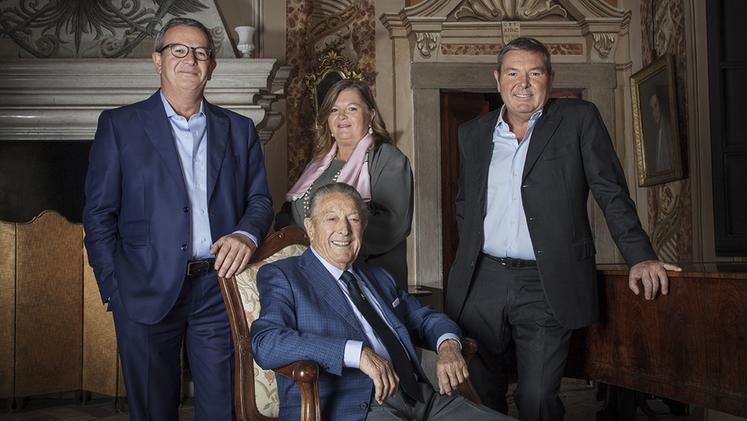 Il leader della «Guido Berlucchi & C. spa» Francesco Ziliani con i figli Arturo, Cristina e Paolo. L’azienda ha retto l’effetto negativo della pandemia.