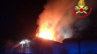 L'incendio a Verolanuova (Immagini del Comando provinciale Vigili del fuoco di Brescia)